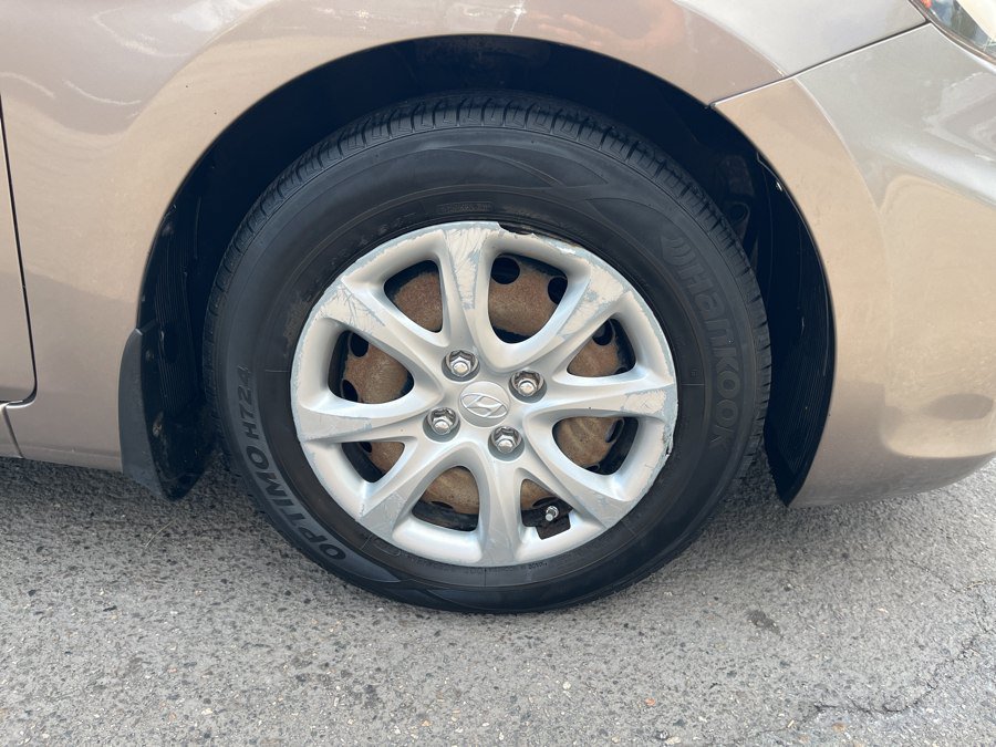 Used 2013 Hyundai Accent GS FWD image 23