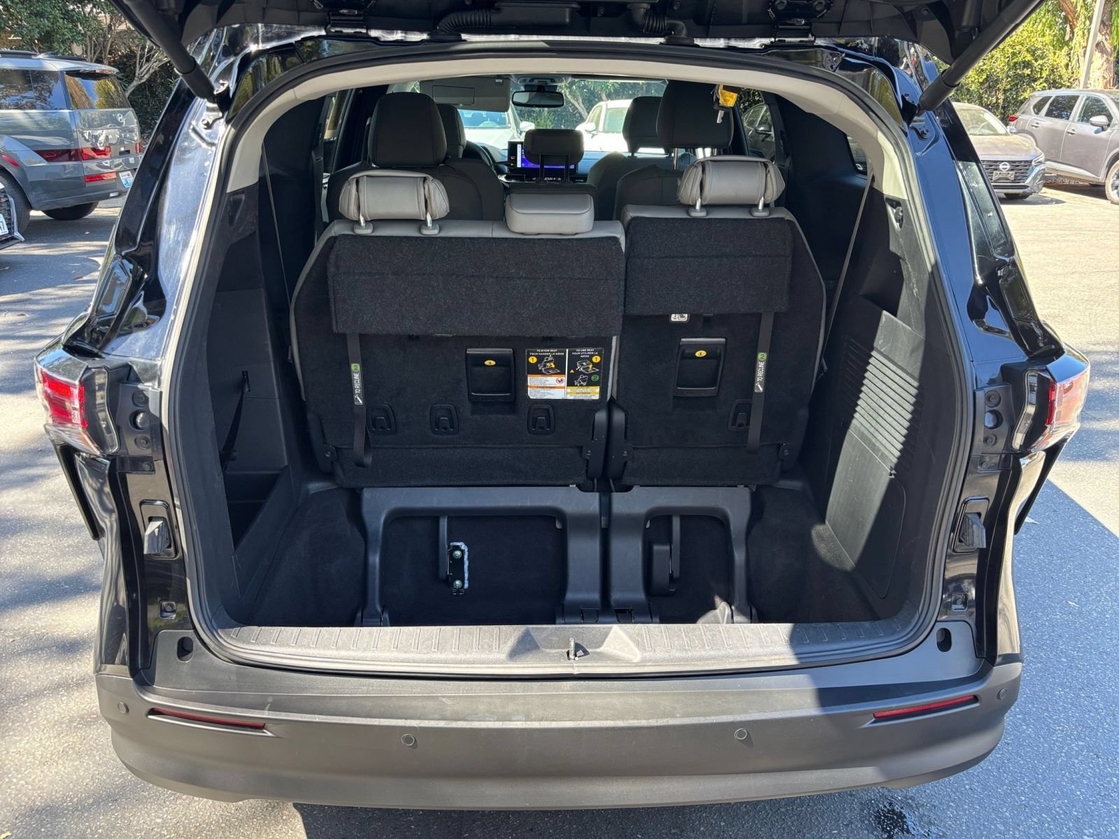 Used 2025 Toyota Sienna XLE FWD image 33