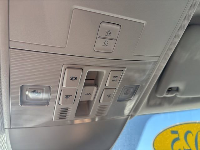 Used 2025 Volkswagen Taos SE w/ Panoramic Sunroof Package AWD/4WD image 28