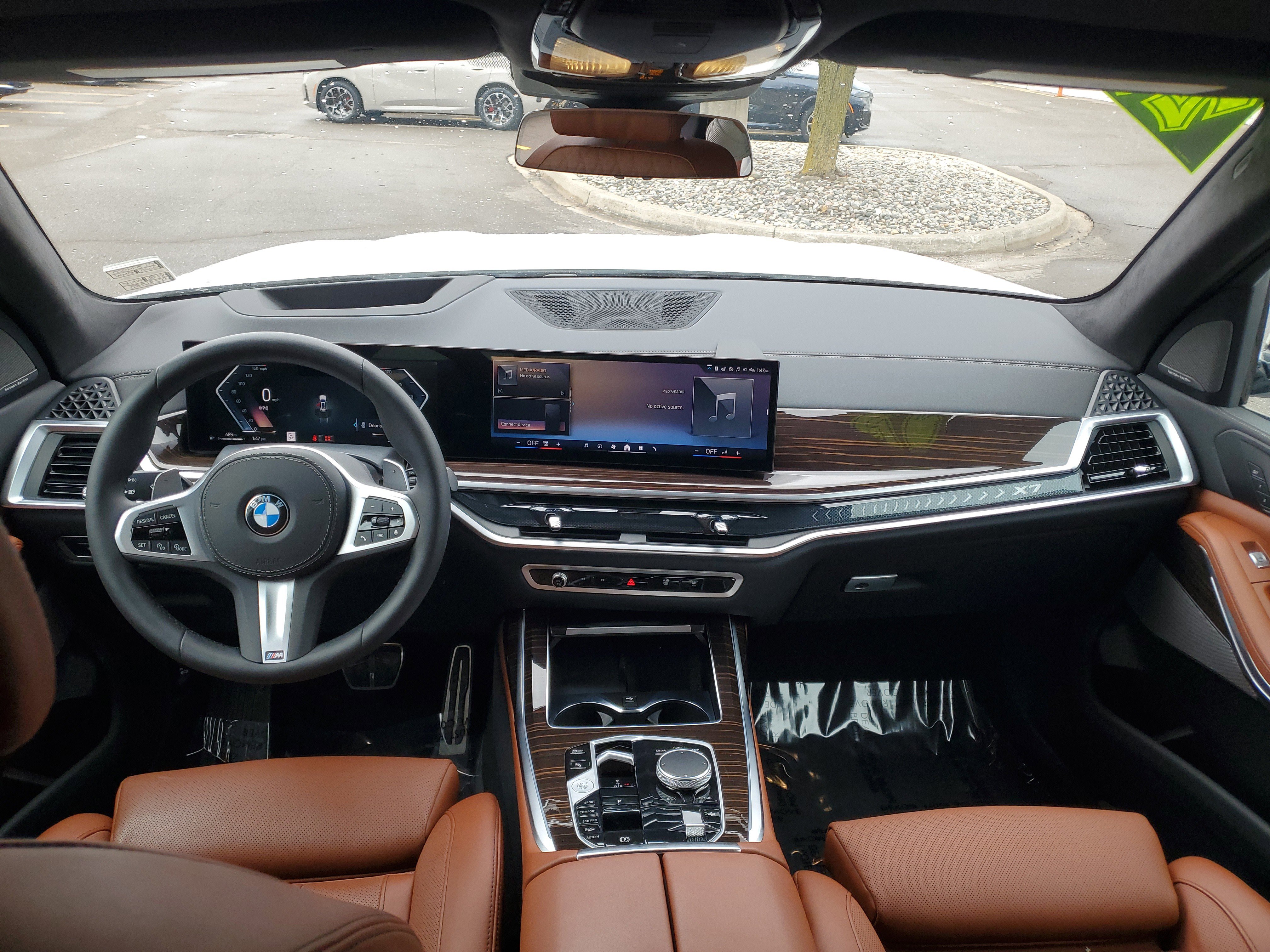 Certified 2025 BMW X7 xDrive40i w/ M Sport Package image 21