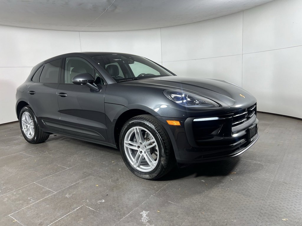 Used 2025 Porsche Macan image 9