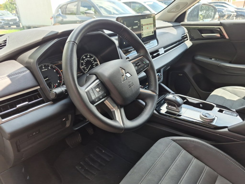 Used 2025 Mitsubishi Outlander SE AWD/4WD image 7