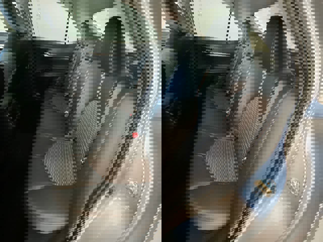 Used 2020 Toyota Camry SE w/ Sunroof Package image 23