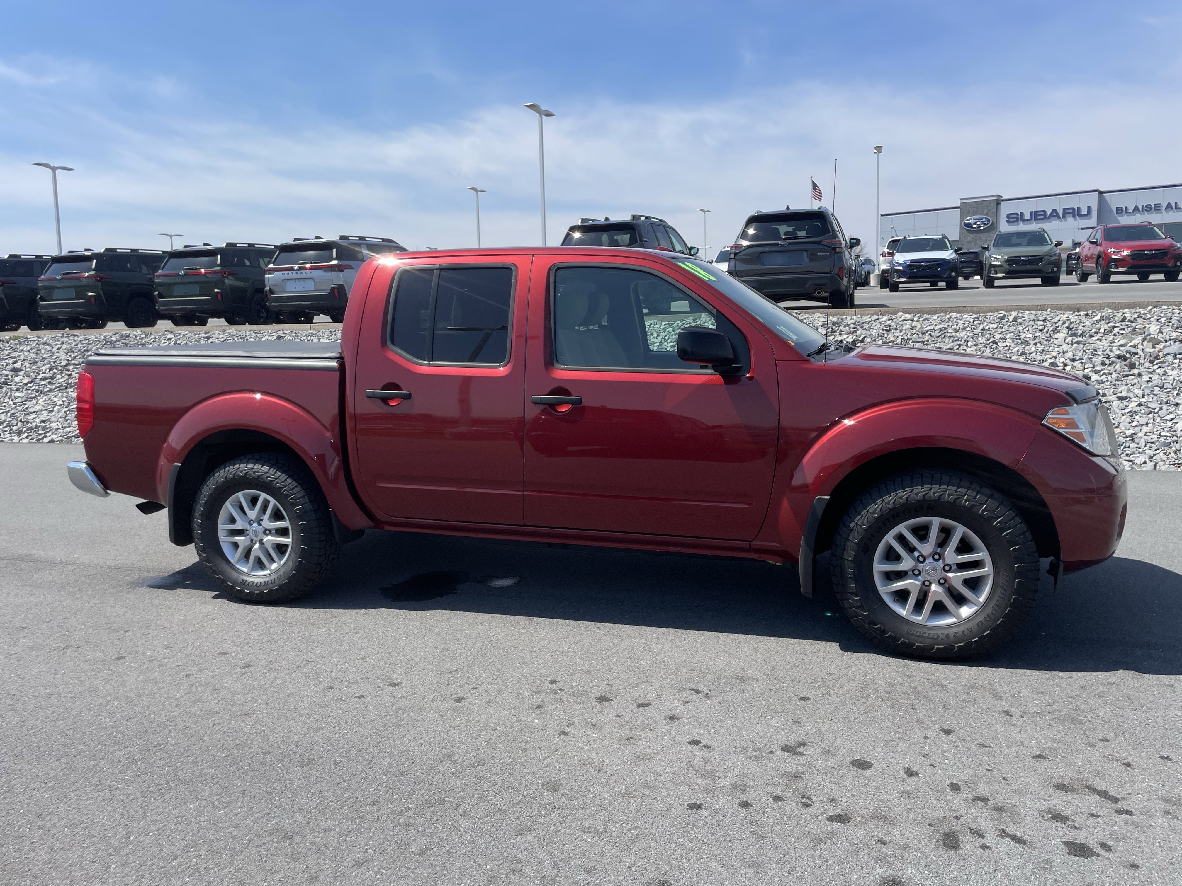 Used 2018 Nissan Frontier SV image 2