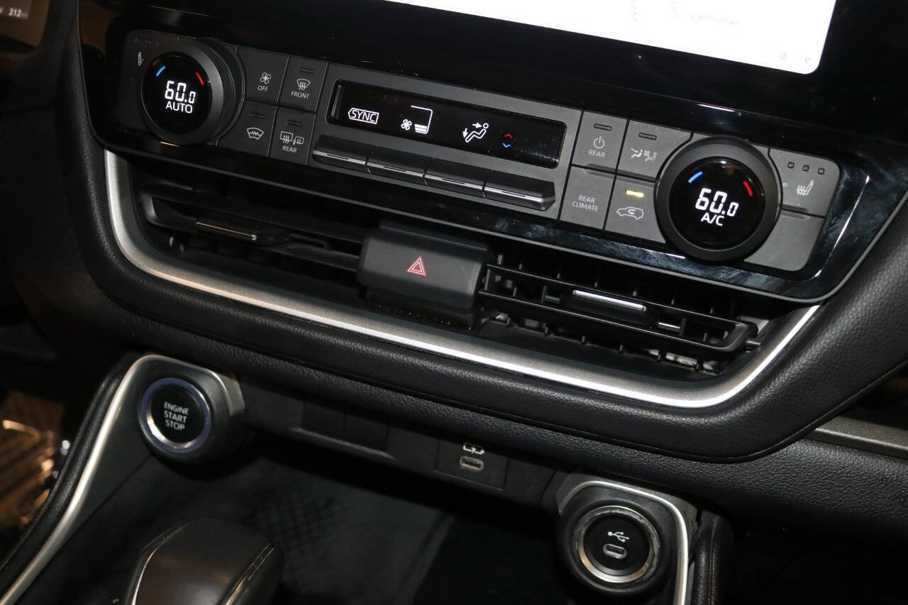 Used 2024 Toyota Grand Highlander AWD image 33