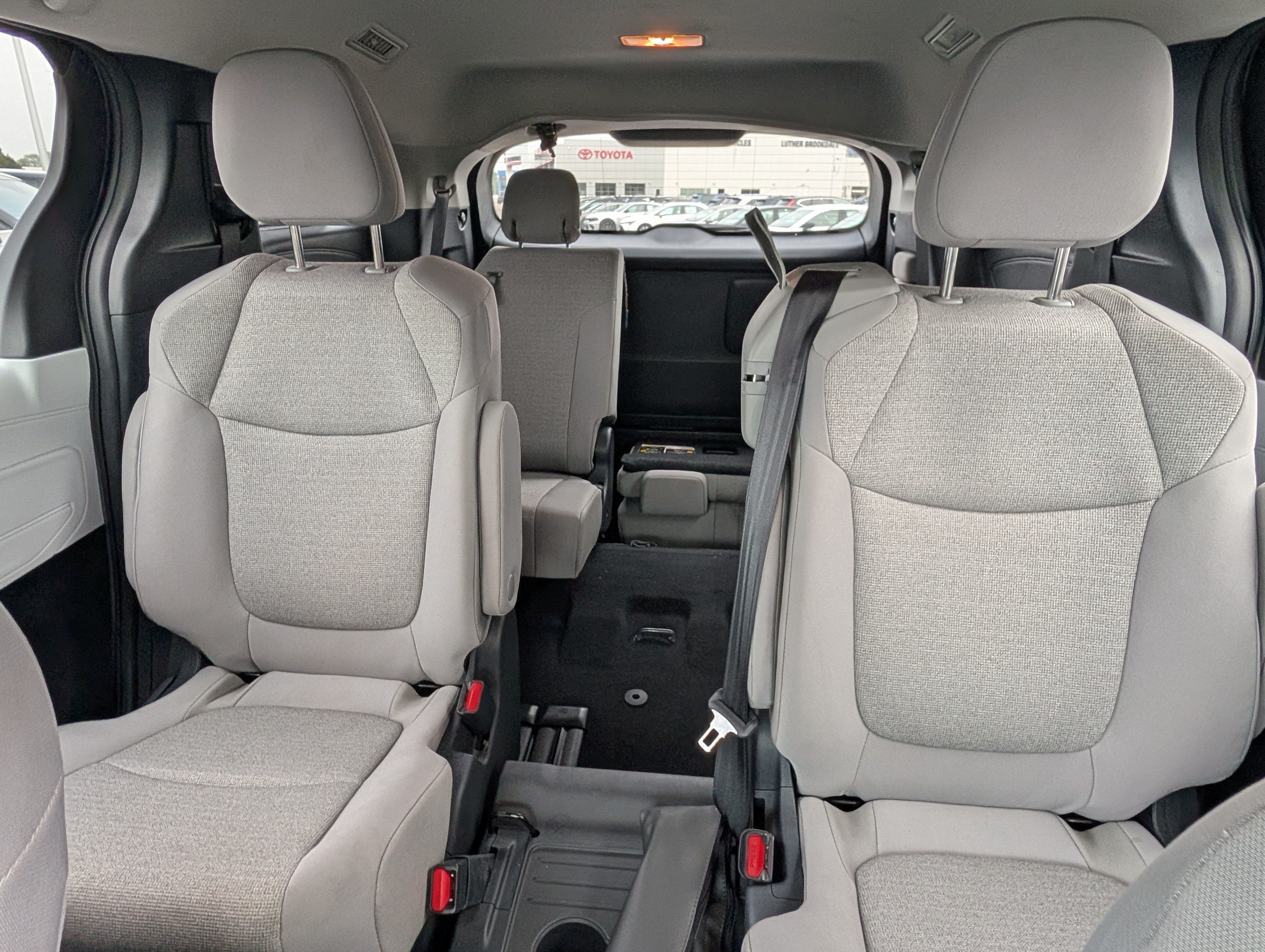 Certified 2026 Toyota Sienna LE FWD image 13