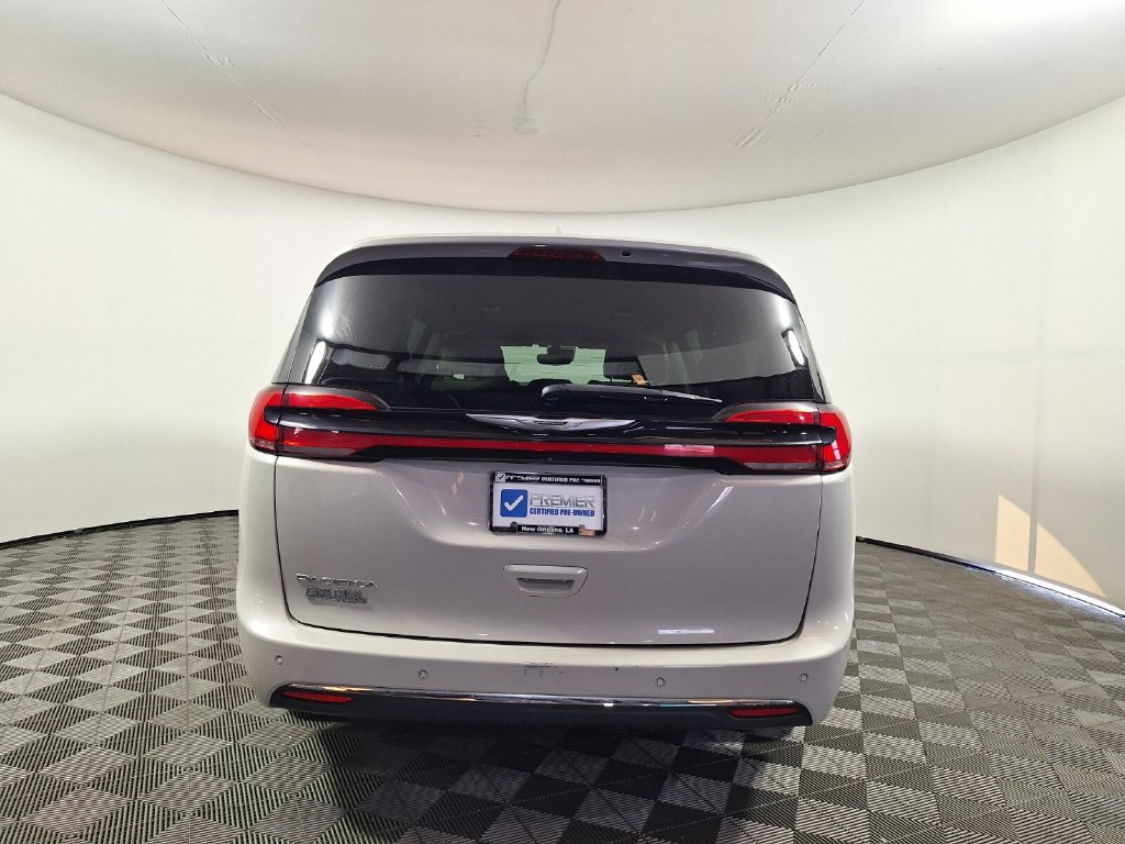 Used 2021 Chrysler Pacifica Touring-L FWD image 6