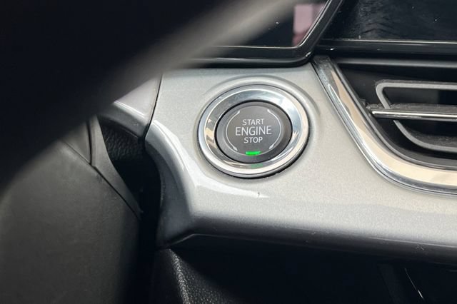 Used 2025 Chevrolet Trax LT FWD image 28
