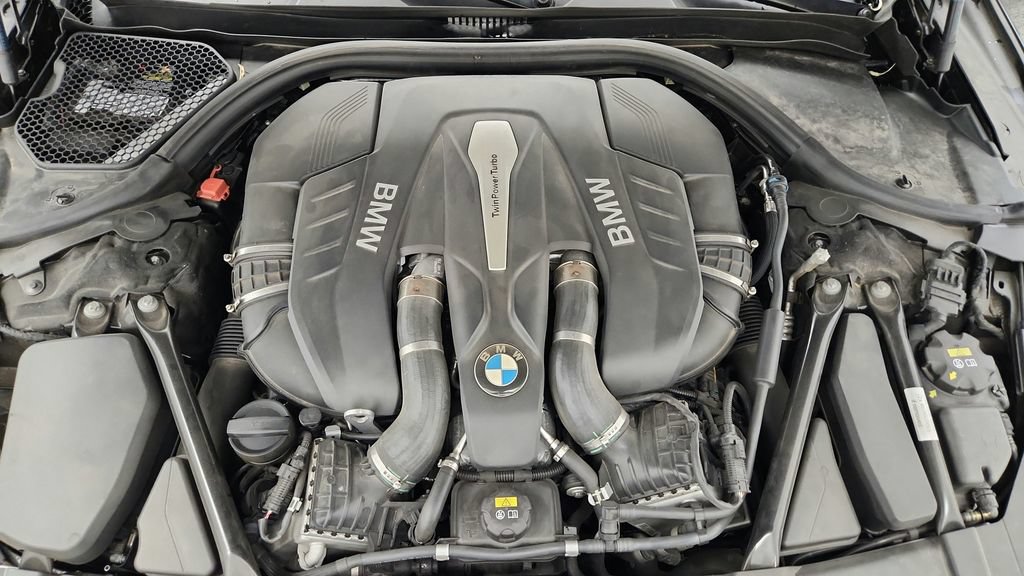 Used 2018 BMW 750i xDrive AWD/4WD image 52