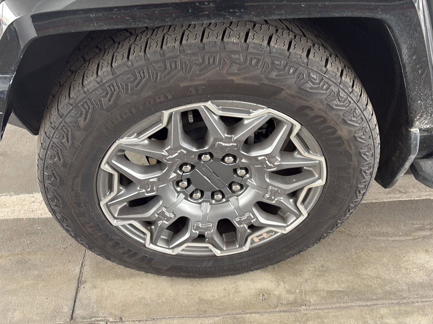 Used 2024 GMC Hummer EV 3X w/ LPO, Cargo Utility Package image 8