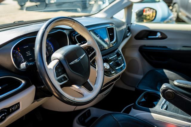 Used 2020 Chrysler Pacifica Limited image 29