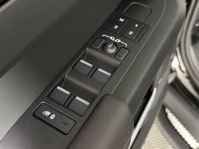 New 2026 Land Rover Defender 110 X-Dynamic SE AWD/4WD image 21
