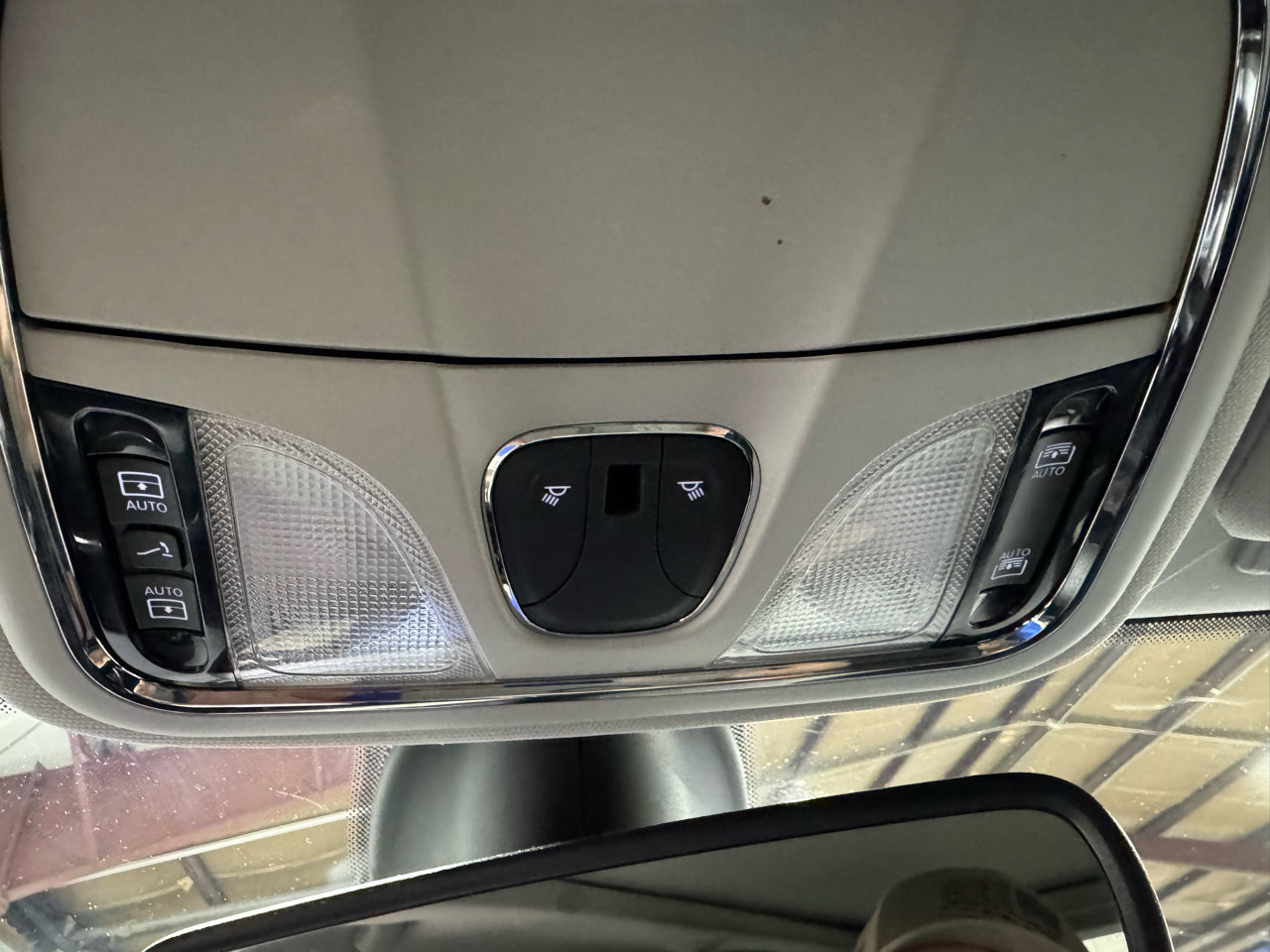 Used 2019 Jeep Cherokee Latitude Plus w/ Comfort/Convenience Group image 9