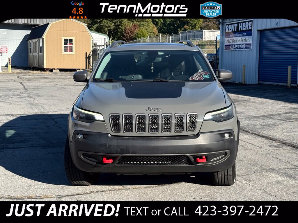 Used 2019 Jeep Cherokee Trailhawk AWD/4WD image 2