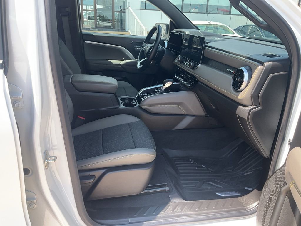 Used 2024 Chevrolet Colorado ZR2 w/ Technology Package image 31