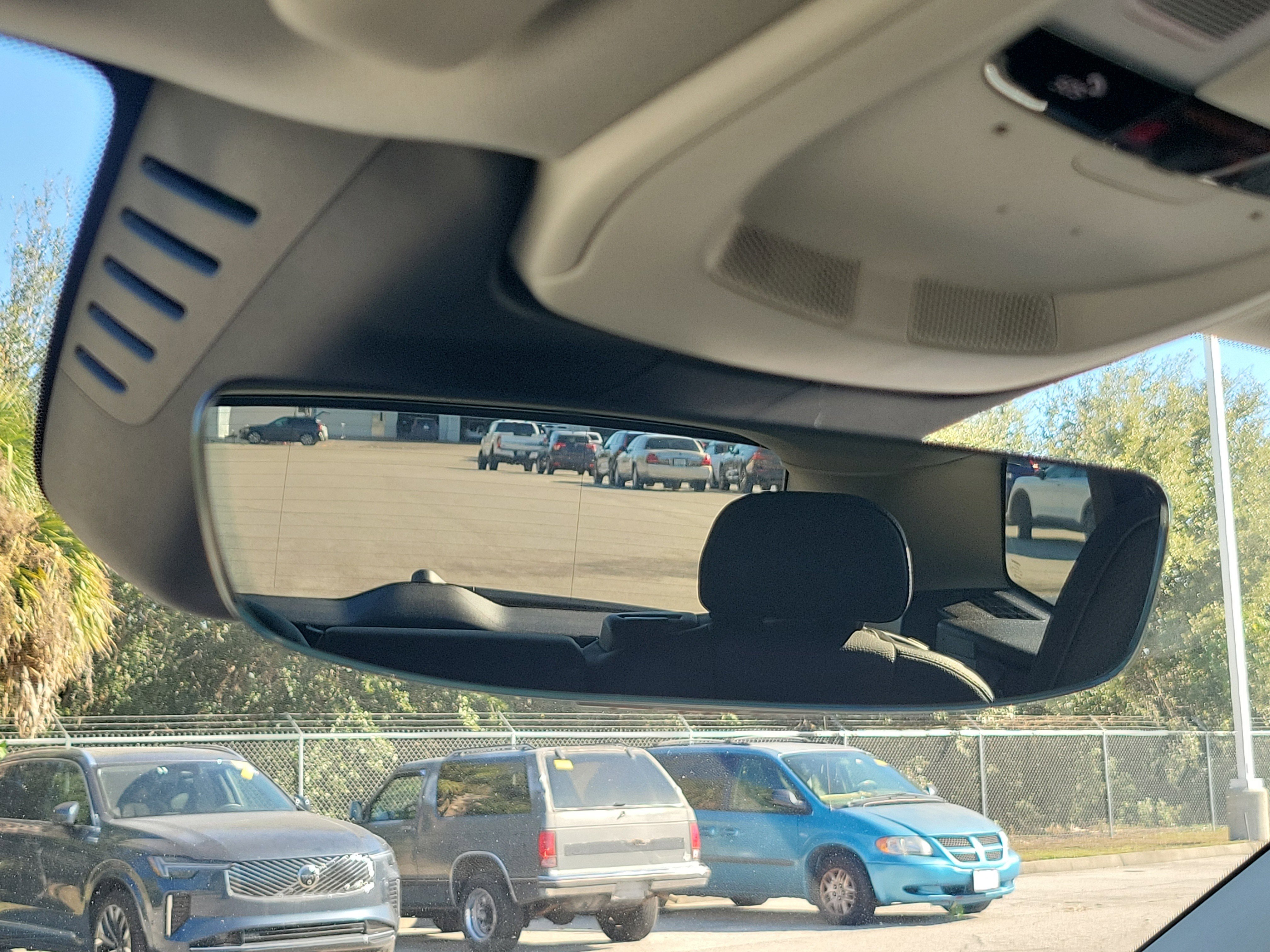 Used 2025 Volvo XC60 B5 Plus image 27