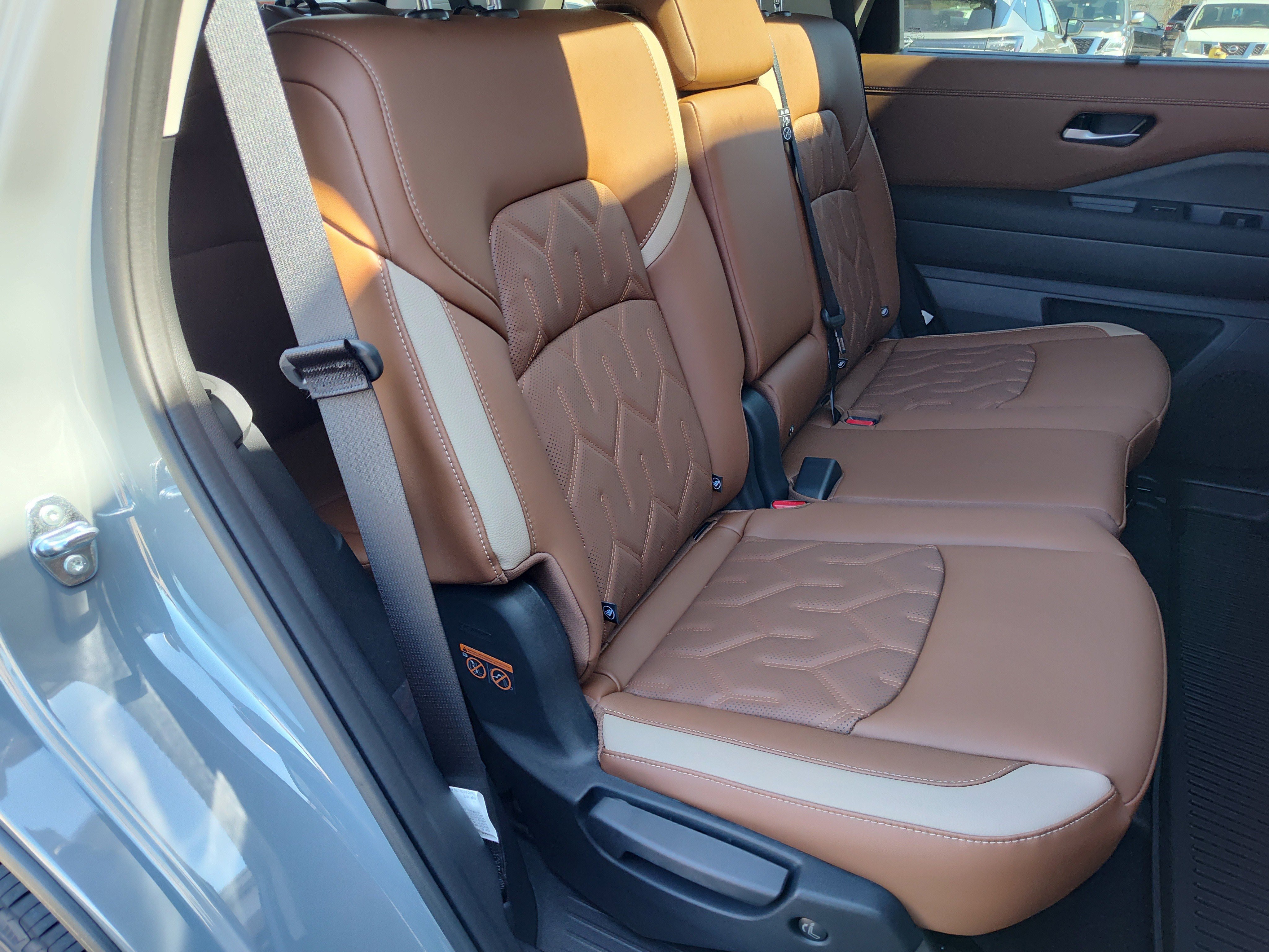 New 2026 Nissan Pathfinder Platinum image 14