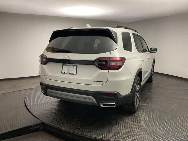 Certified 2025 Honda Pilot Touring image 7