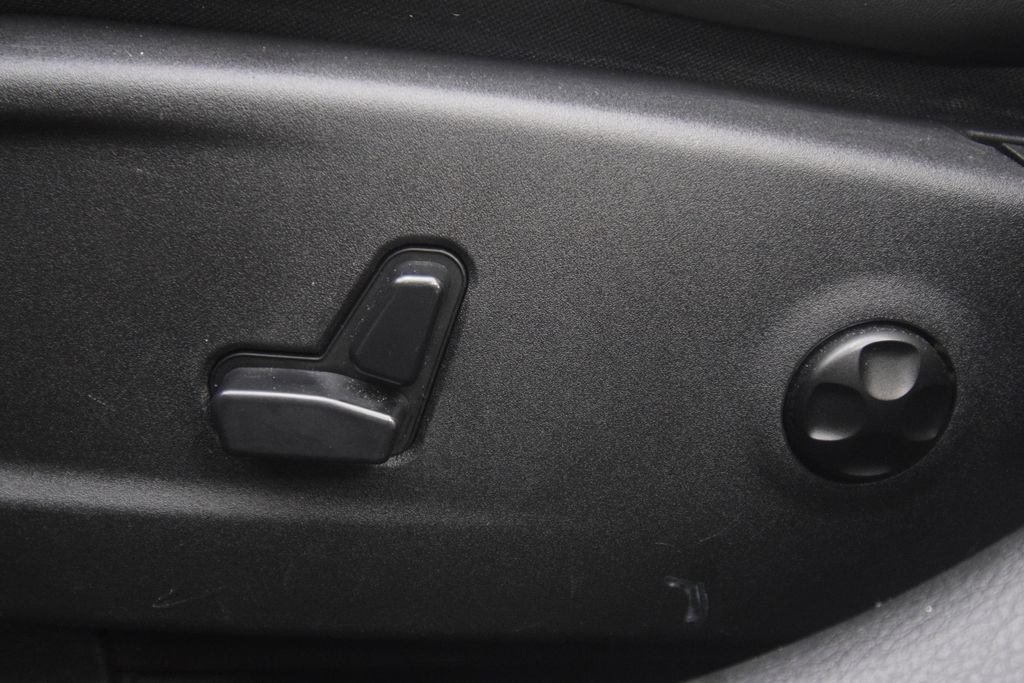 Used 2016 Chrysler 300 C AWD/4WD image 23