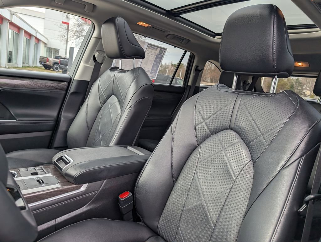 Used 2024 Toyota Highlander Platinum image 20