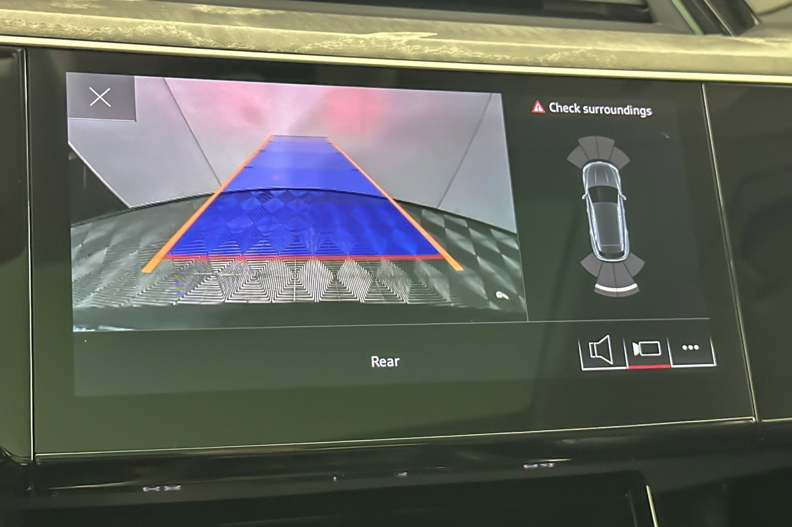 Used 2024 Audi Q8 e-tron Premium image 19