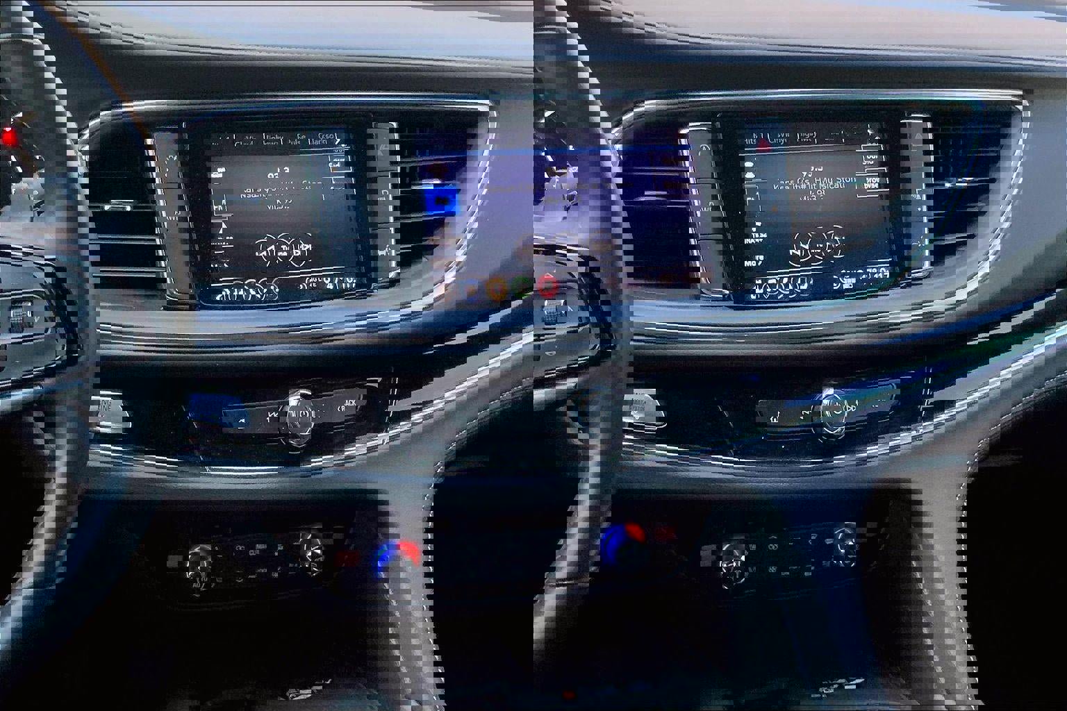 Used 2023 Buick Enclave Avenir image 6