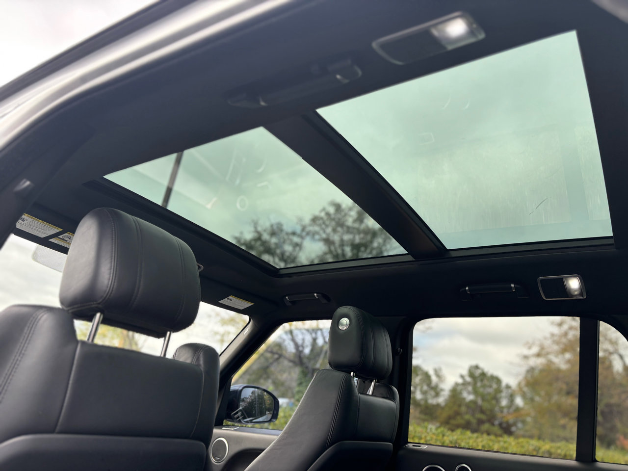 Used 2017 Land Rover Range Rover HSE image 25