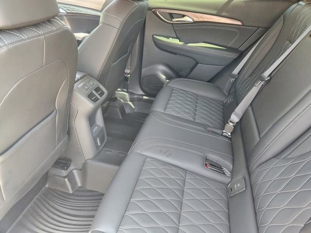 Used 2023 Buick Envision Avenir image 31