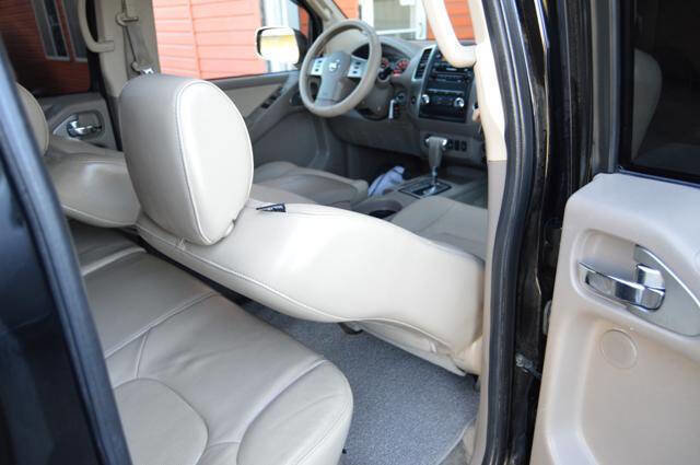 Used 2012 Nissan Frontier SL w/ Moonroof Pkg image 41