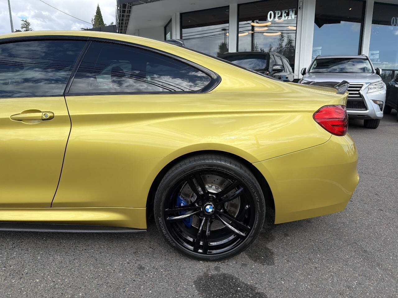 Used 2017 BMW M4 Coupe RWD image 4