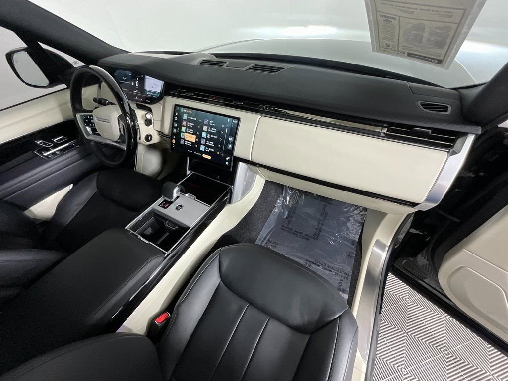Used 2024 Land Rover Range Rover Long Wheelbase SE image 19