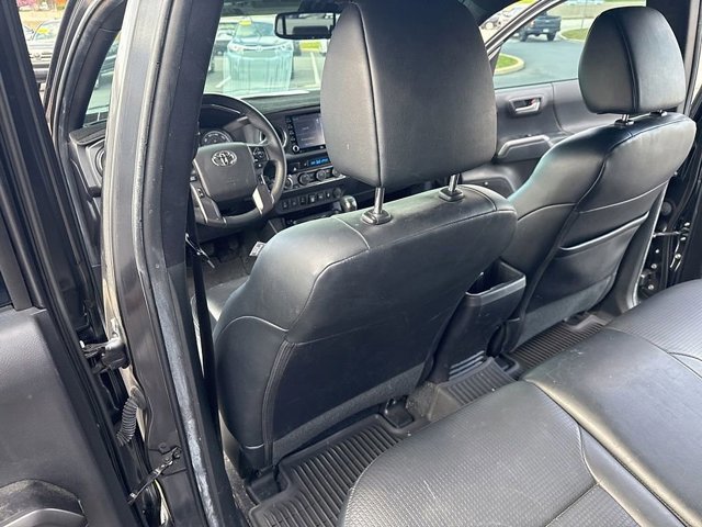 Certified 2022 Toyota Tacoma TRD Off-Road w/ TRD Premium Off Road Package image 11