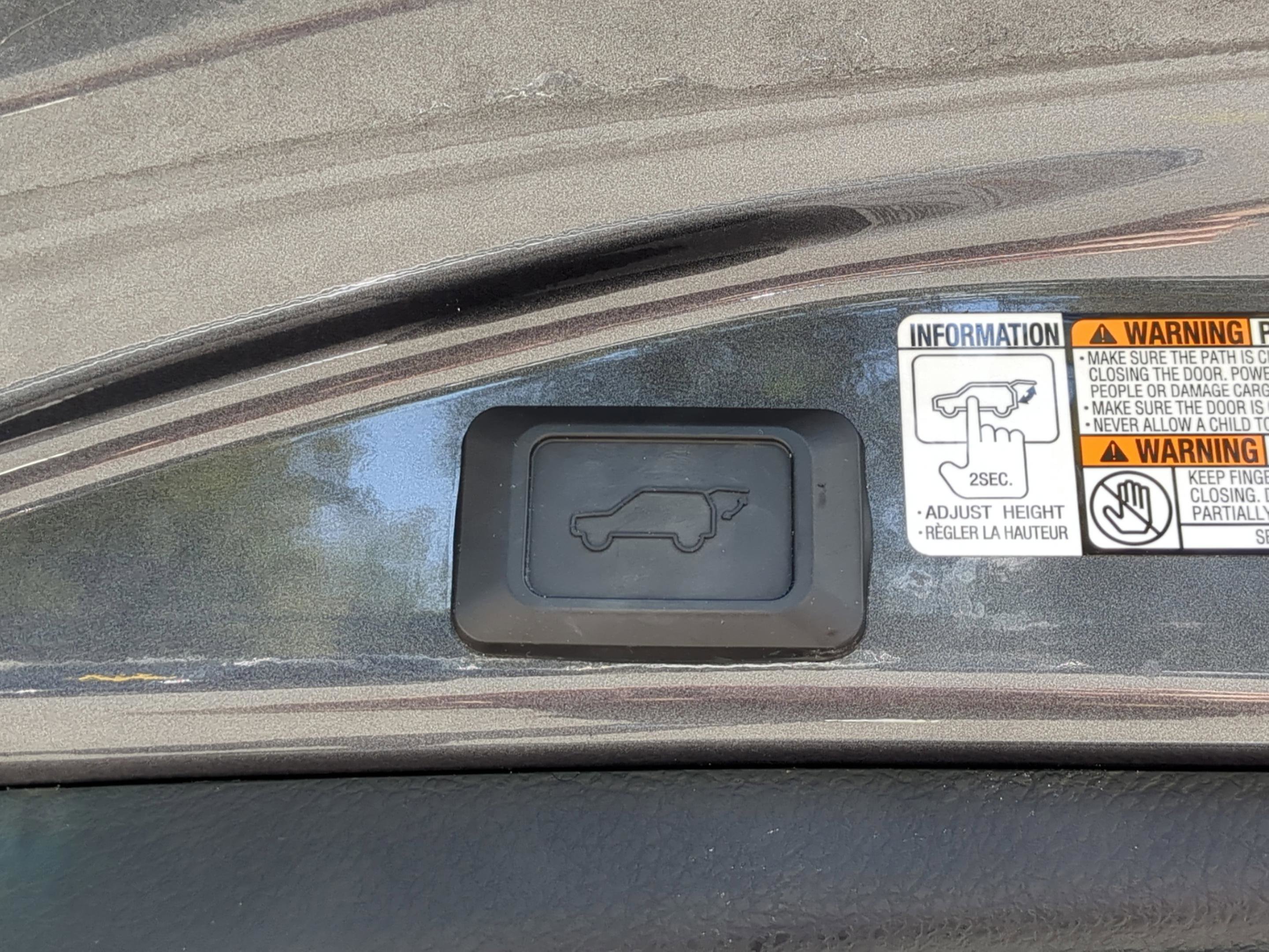 Used 2016 Toyota RAV4 Limited FWD image 30