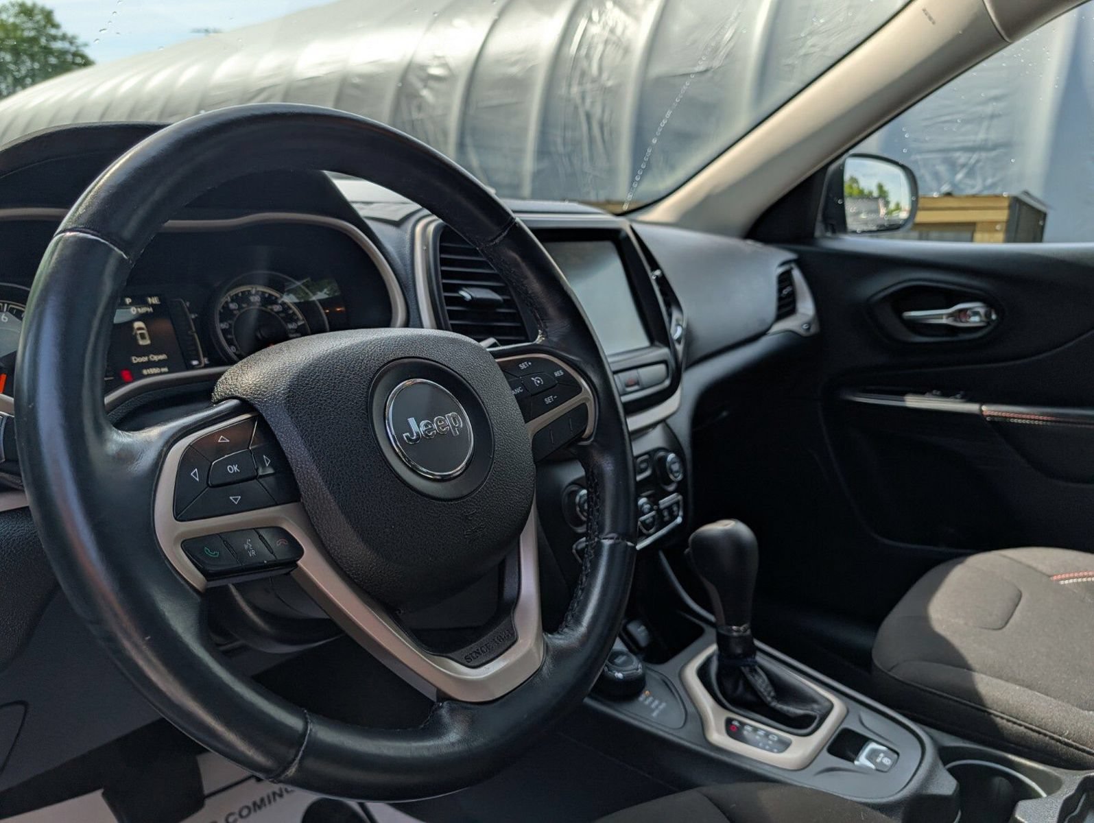 Used 2017 Jeep Cherokee 75th Anniversary AWD/4WD image 27
