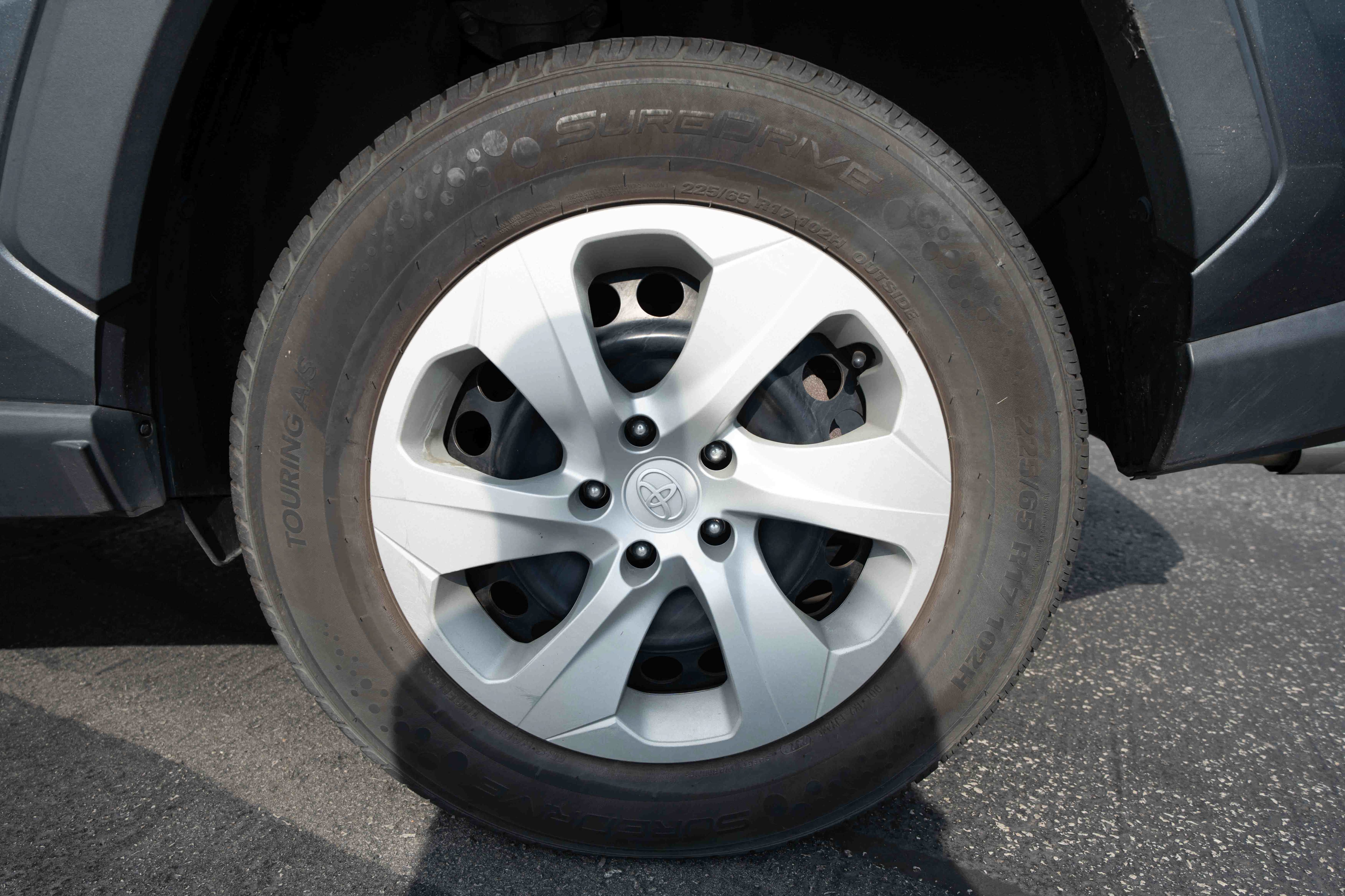 Used 2019 Toyota RAV4 LE AWD/4WD image 29