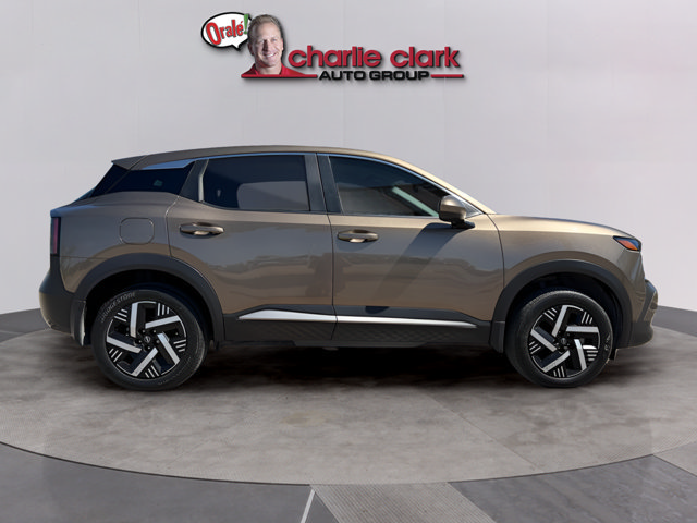 Certified 2025 Nissan Kicks SV FWD image 6