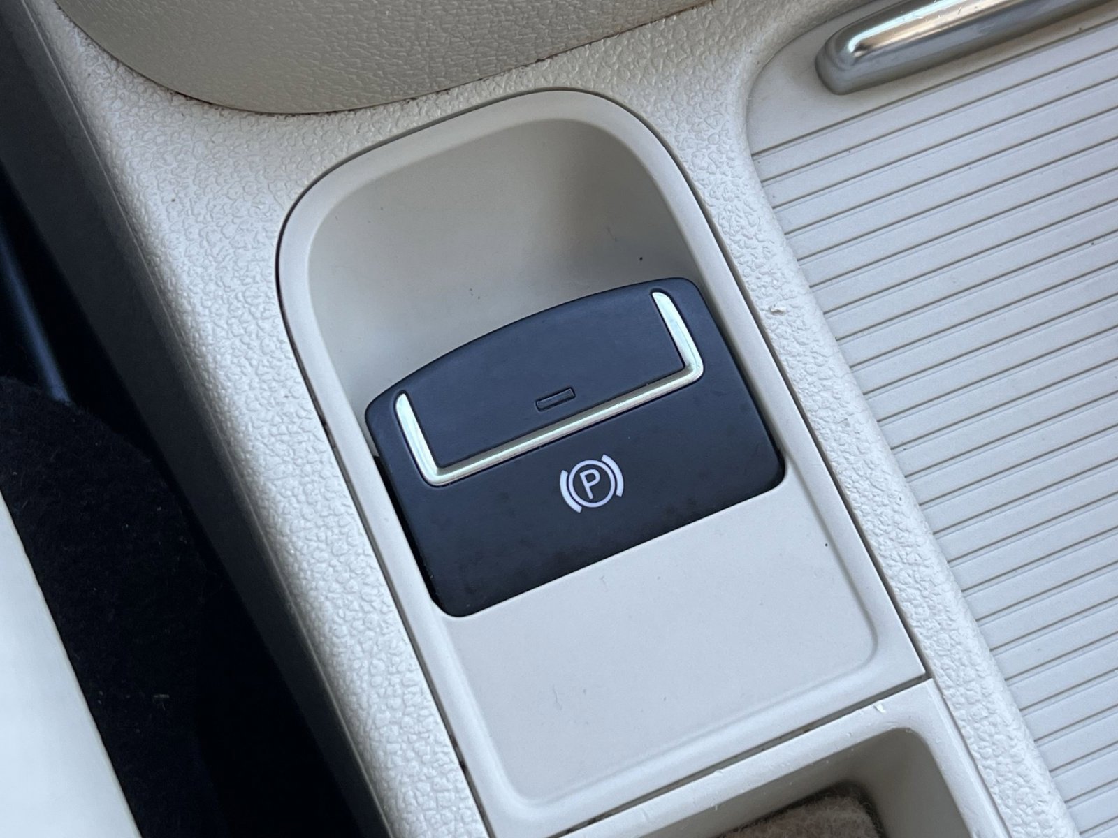 Used 2017 Volkswagen Tiguan S image 29