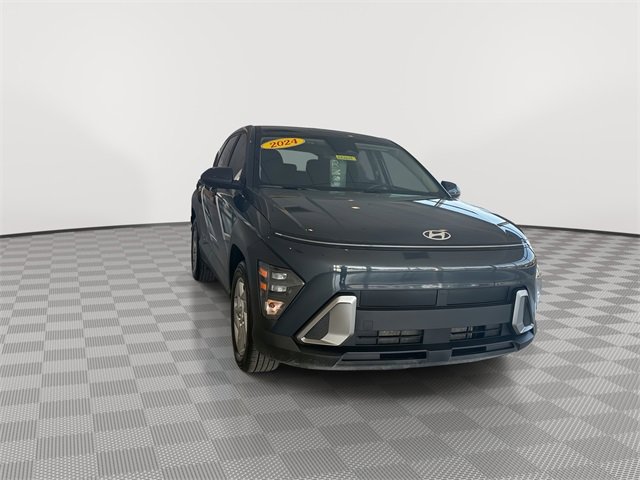 Used 2024 Hyundai Kona SE image 3