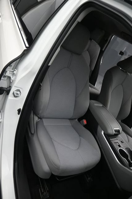 Used 2020 Toyota Highlander LE FWD image 17