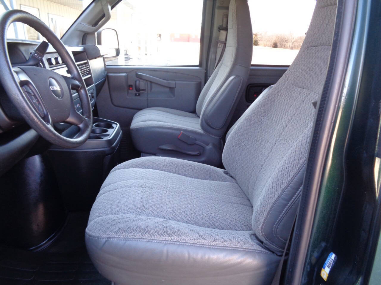 Used 2016 GMC Savana 3500 LT w/ LT Preferred Equipment Group RWD image 28