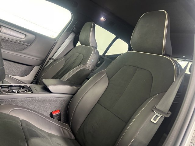 Used 2022 Volvo XC40 T5 R-Design w/ Advanced Package image 21