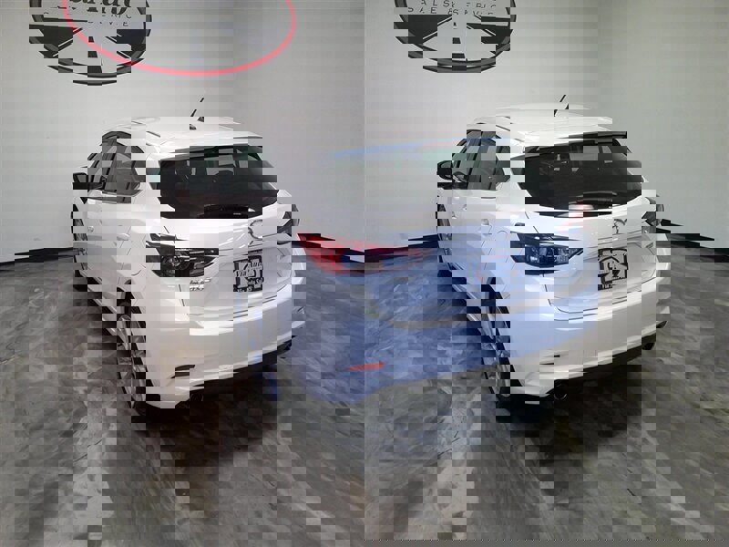 Used 2017 MAZDA MAZDA3 Touring image 11