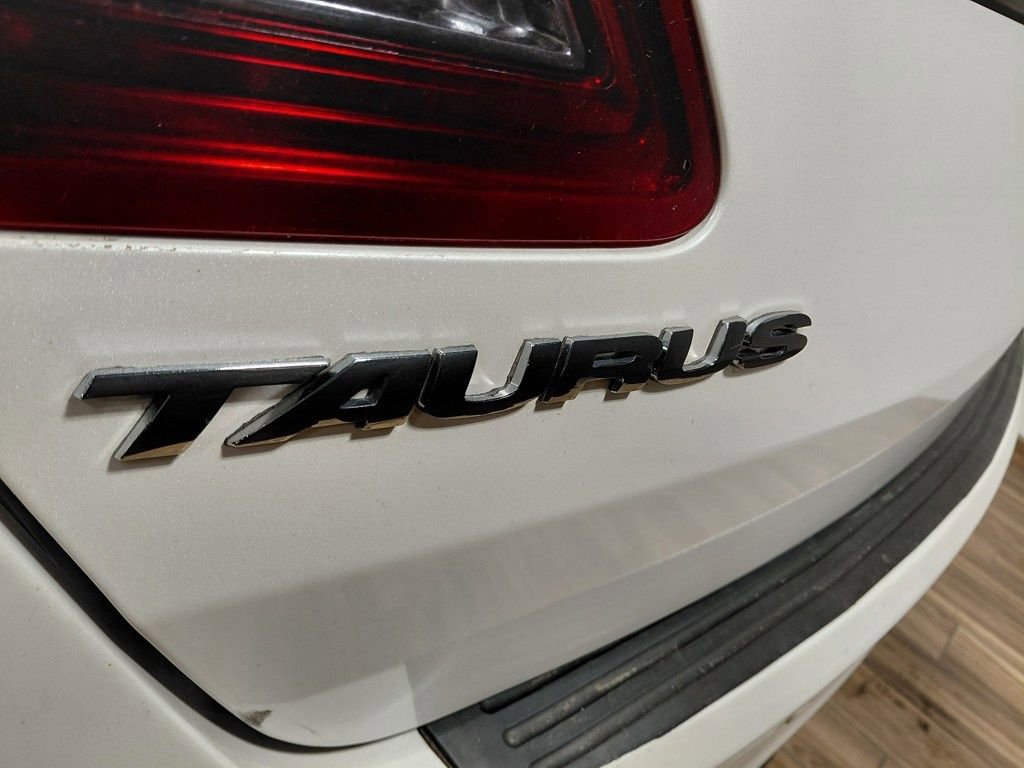 Used 2018 Ford Taurus SHO image 32