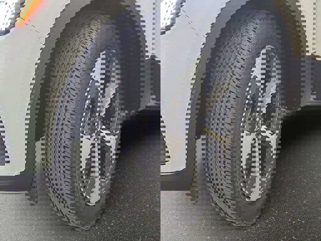 Used 2023 Volvo XC40 B5 Plus w/ Protection Package Premier image 36