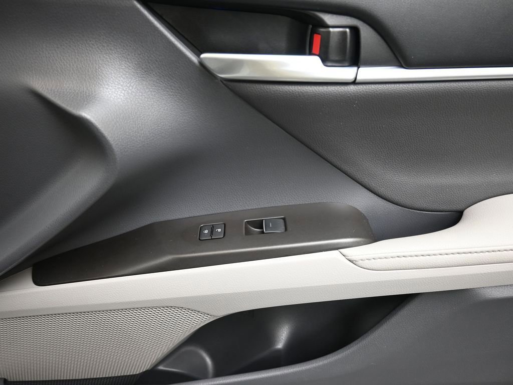 Used 2023 Toyota Camry XLE w/ Cold Weather Package image 11