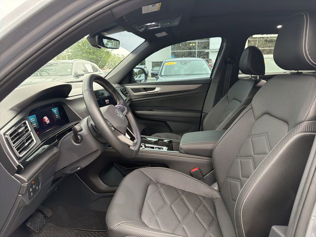 Certified 2025 Volkswagen Atlas Cross Sport SE w/ Panoramic Sunroof Package AWD/4WD image 2