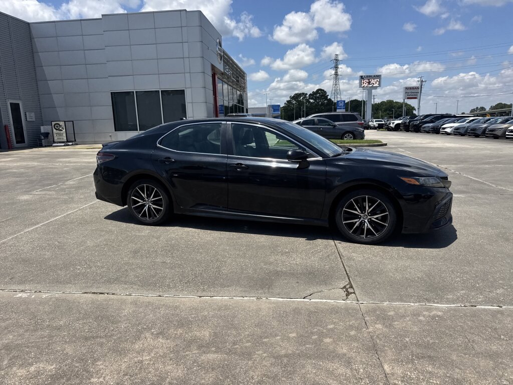 Used 2022 Toyota Camry SE FWD image 12