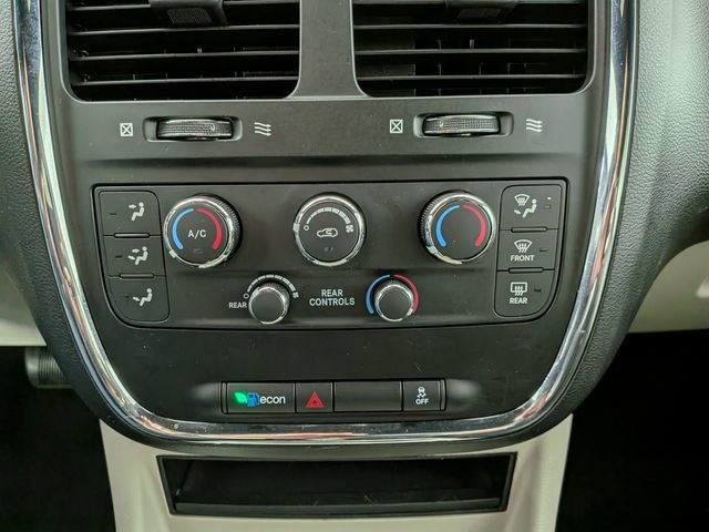 Used 2020 Dodge Grand Caravan SXT image 16