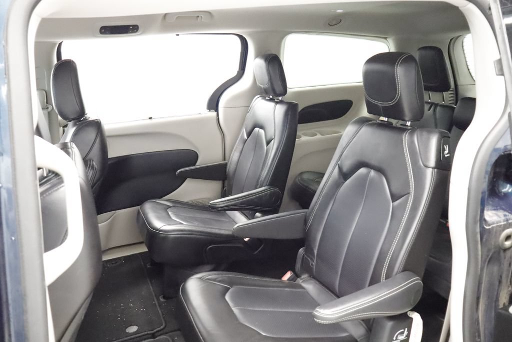 Certified 2023 Chrysler Pacifica Touring-L FWD image 15