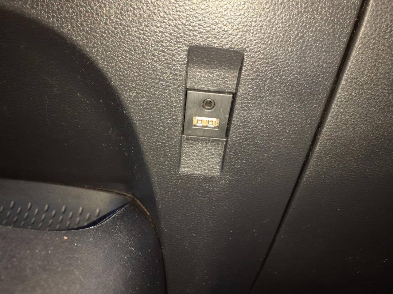 Used 2020 Toyota Corolla L FWD image 19
